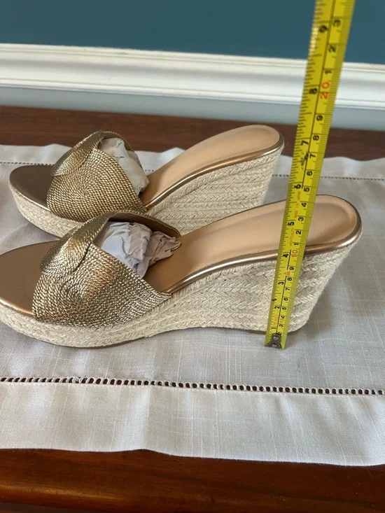 NEW Women’s Metallic Gold Woven Wedge Slide Sandals - Picture 3 of 6